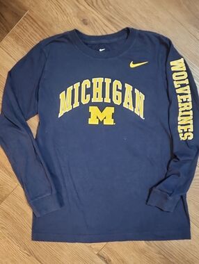 Nike Michigan Boys Youth Large Long Sleeve